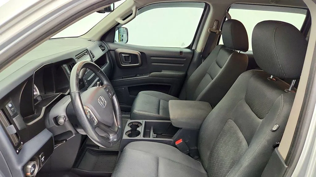 Used 2013 Alabaster Silver Metallic Honda 4WD Crew Cab Sport image 17
