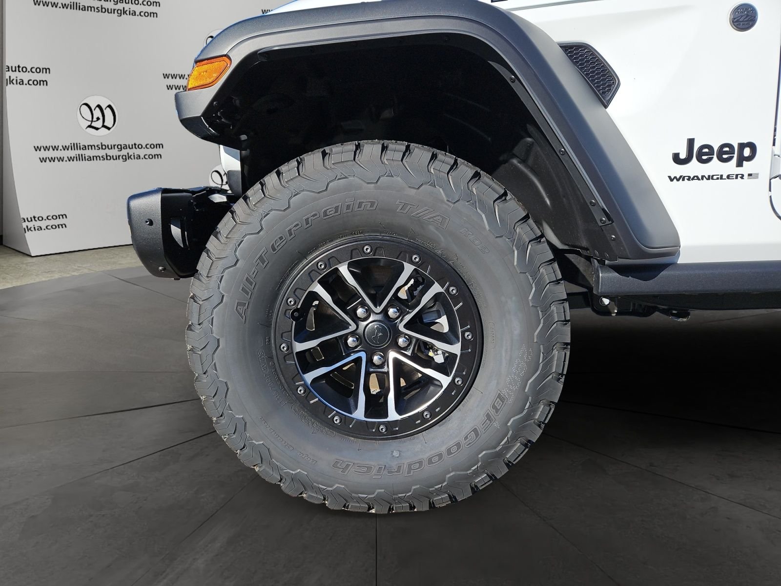 New 2026 Bright White Clear-Coat Exterior Paint Jeep Moab 392 image 14