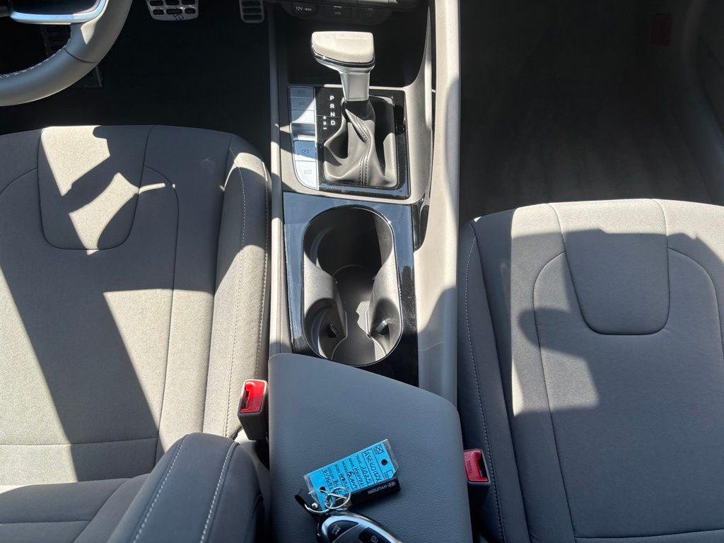 2025 Hyundai Elantra Blue - Photo 14
