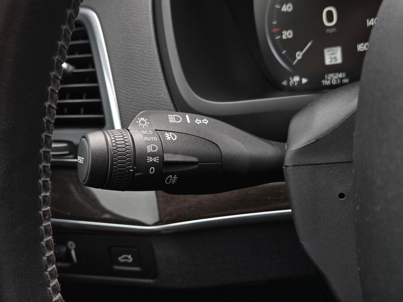Used 2019 Gray Metallic Volvo Momentum image 19