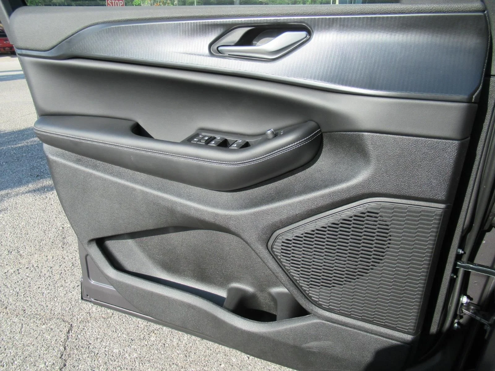 New 2026 Baltic Gray Metallic Clear-Coat Exterior Paint Jeep Laredo X image 20