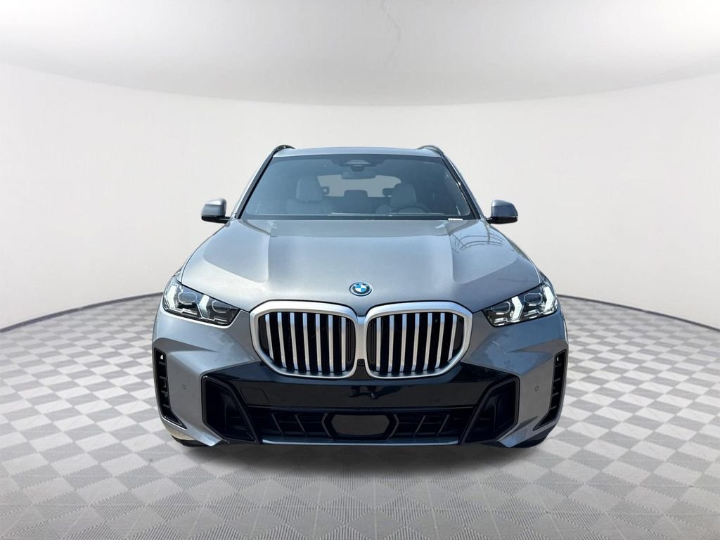 New 2026 Skyscraper Grey Metallic BMW xDrive50e image 2