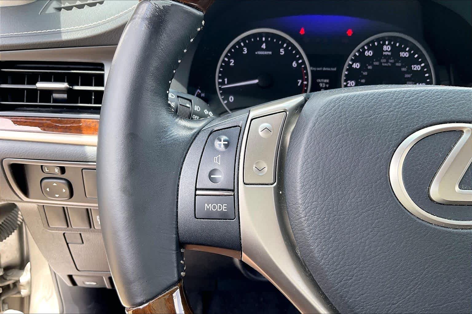 Used 2015 Atomic Silver Lexus  image 21
