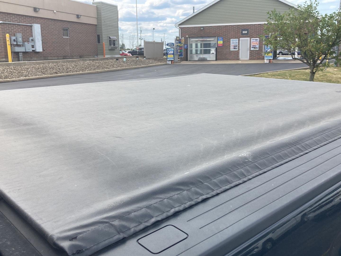Used 2018 Dark Slate Metallic GMC SLT image 13
