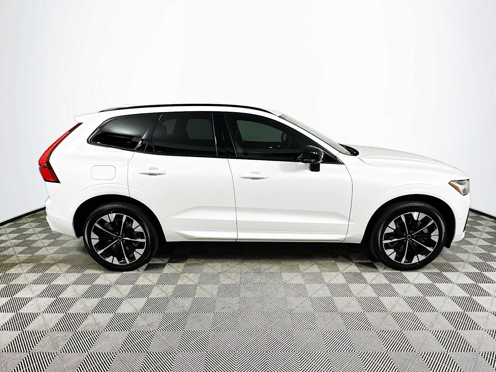 New 2026 Crystal White Volvo Plus image 8