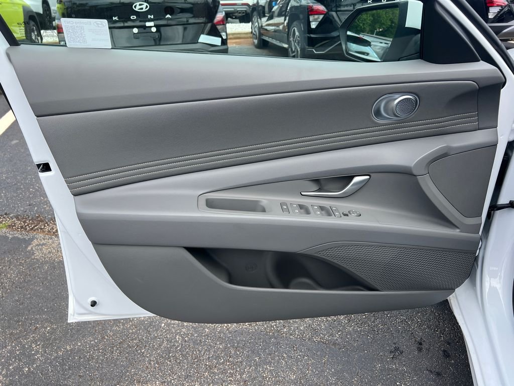 2025 Hyundai Elantra SEL - Photo 10