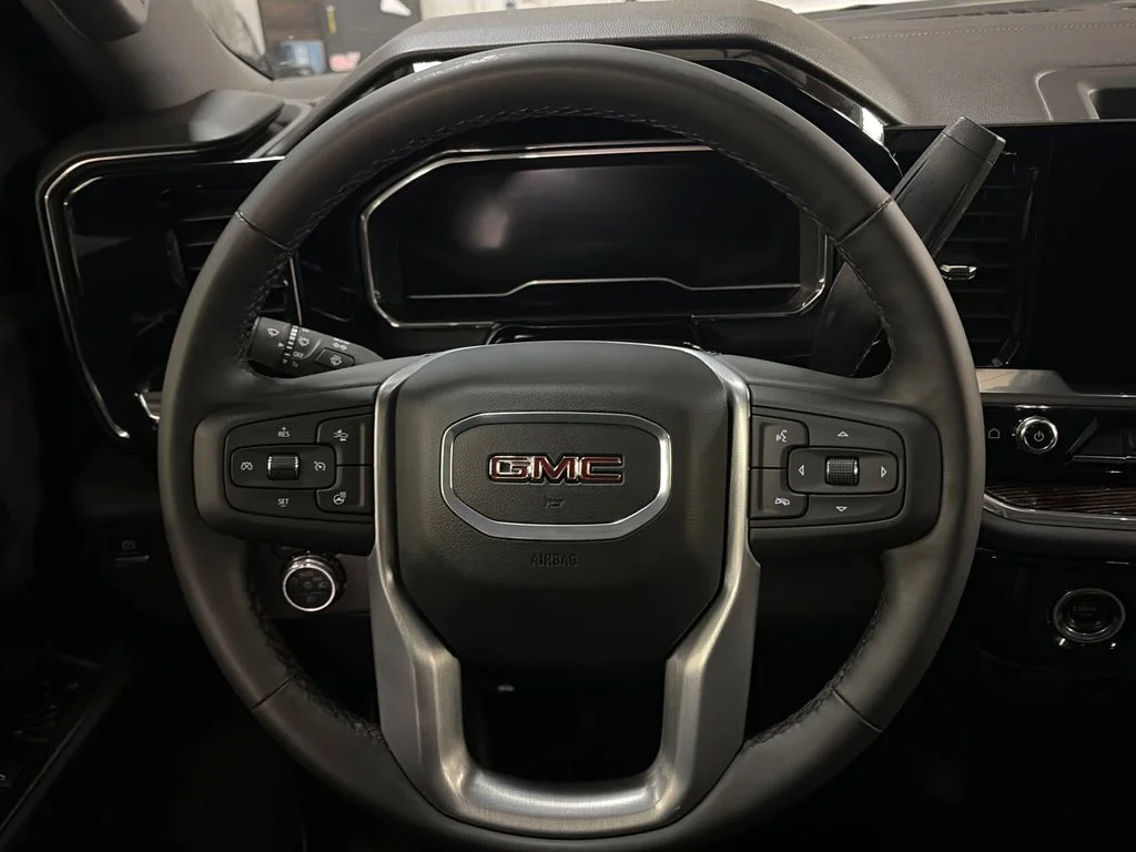 Used 2024 White GMC Elevation image 20