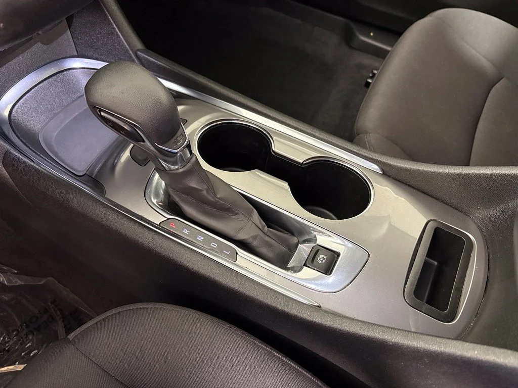 Used 2024 White Chevrolet LT image 27