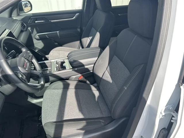 Used 2025 WHITE GMC FWD Elevation image 16