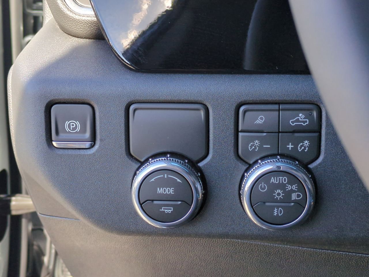 New 2026 Sterling Metallic GMC Elevation image 18