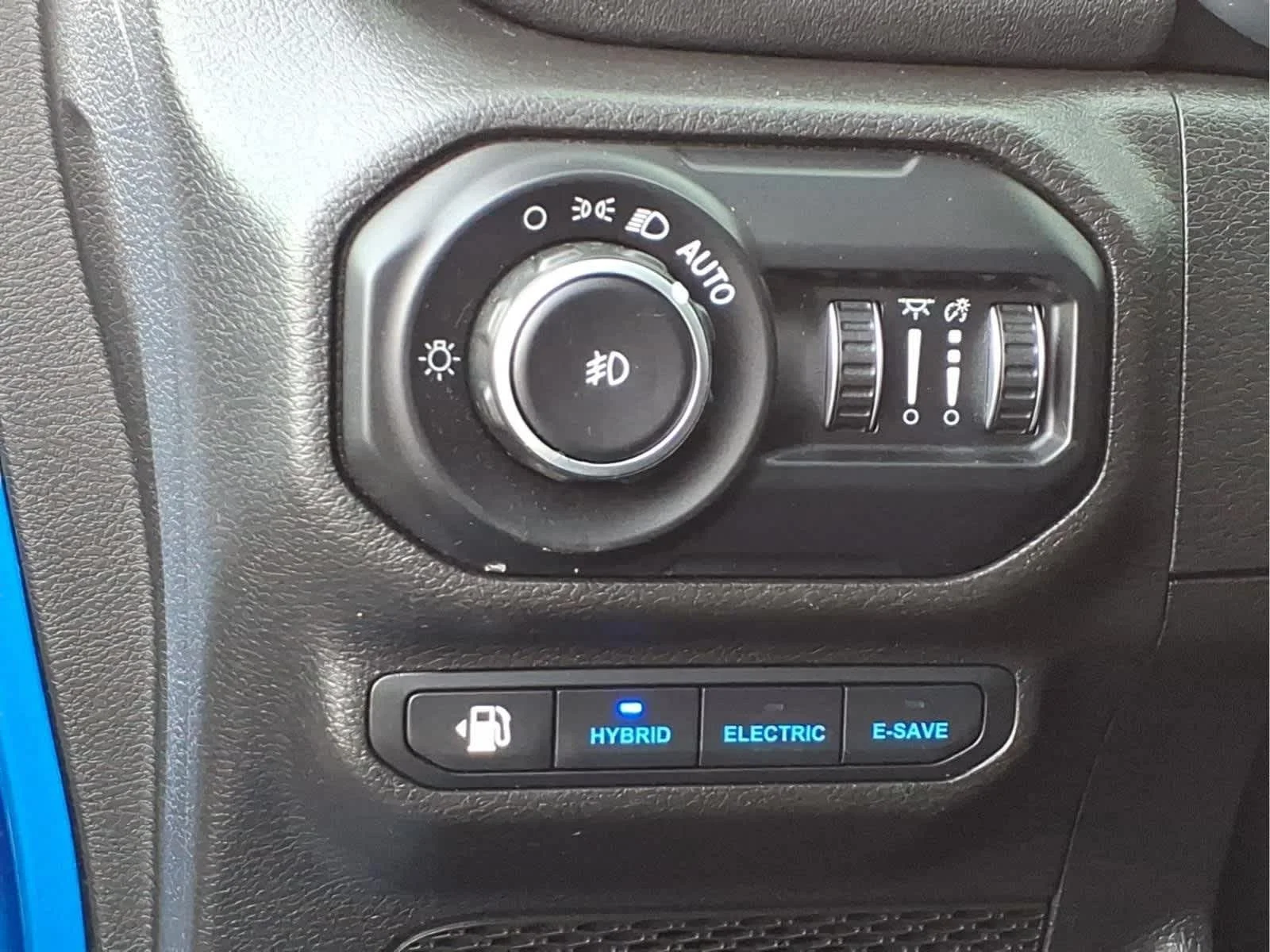 Used 2022 Hydro Blue Pearlcoat Jeep Unlimited Sahara image 13
