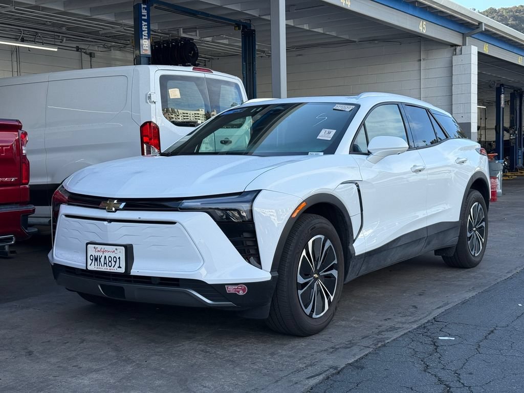 Used 2024 Summit White Chevrolet LT image 22