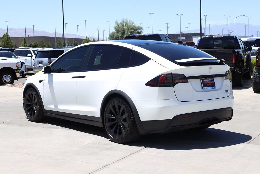 Used 2022 White Tesla Plaid image 4