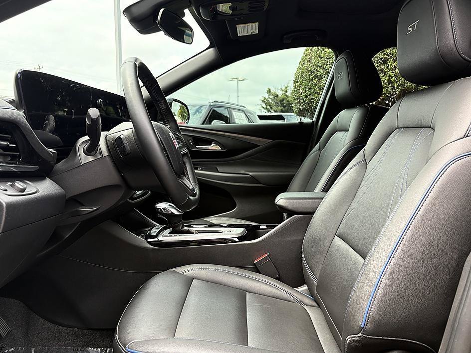 Used 2025 Moonstone Gray Metallic Buick Sport Touring image 9
