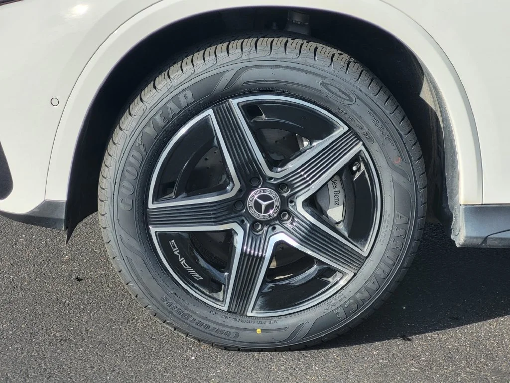 Used 2024 White Mercedes-Benz GLC 300 image 5