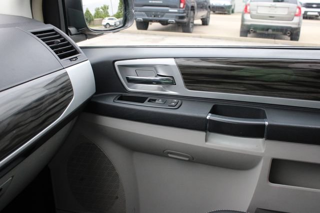 Used 2010 Gold Chrysler Touring image 17