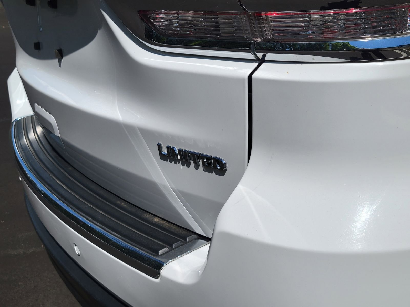 Used 2014 White Jeep Limited image 27