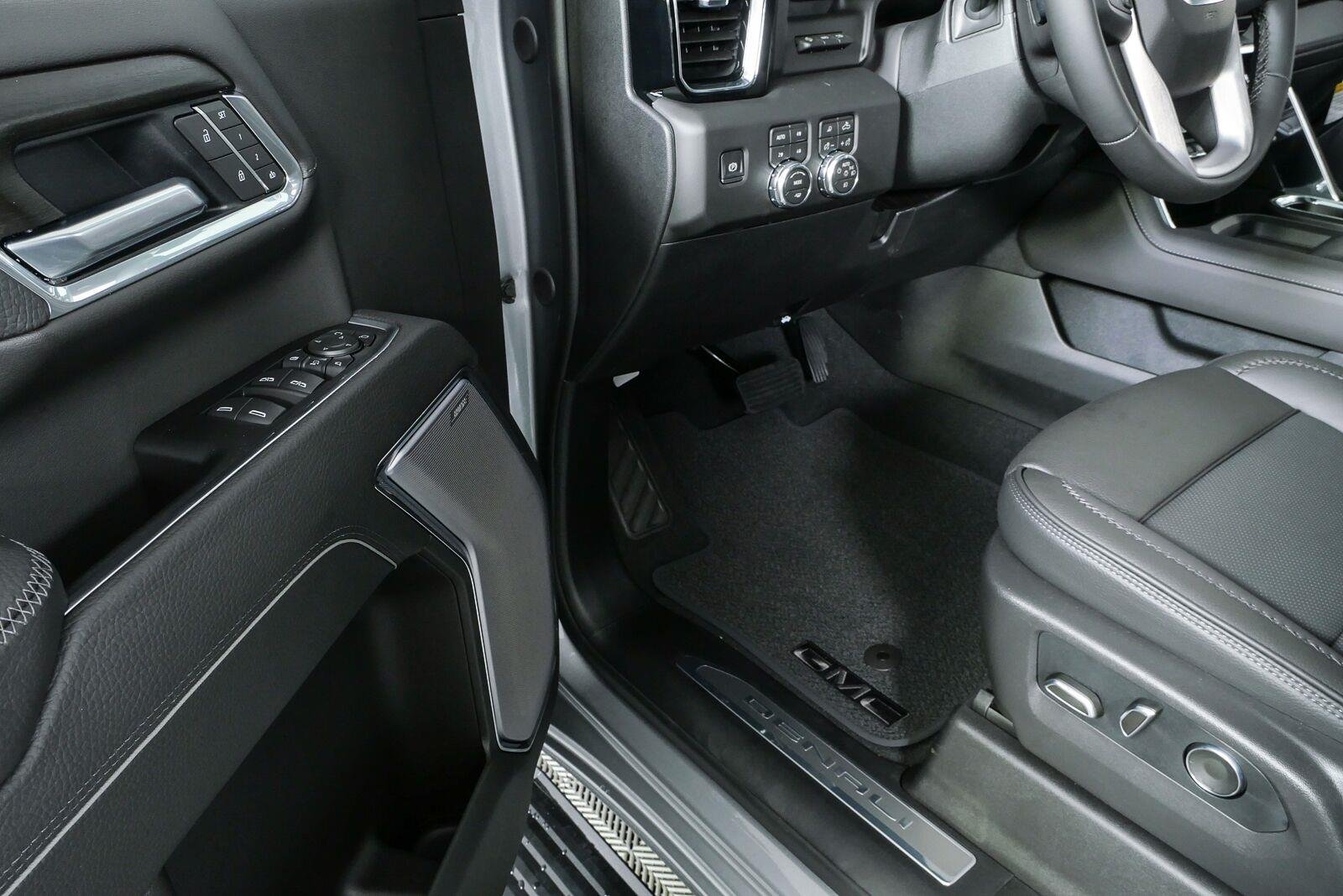 2026 GMC Sierra 2500HD Denali - Photo 8