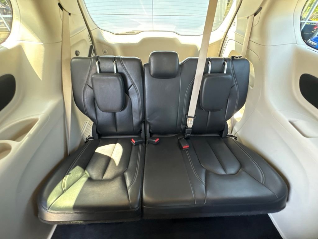 Used 2022 White Chrysler Touring L image 30