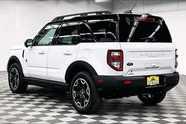 Used 2025 Oxford White Ford Outer Banks image 3