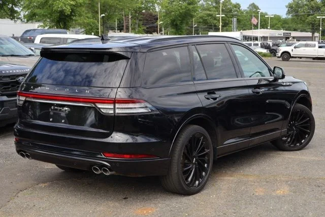 Used 2023 Black Metallic Lincoln Reserve image 4