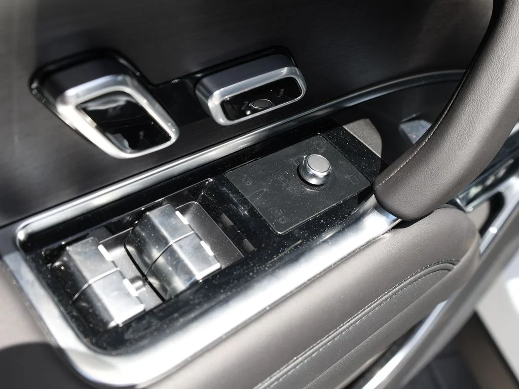 2025 Land Rover Range Rover SE - Photo 15