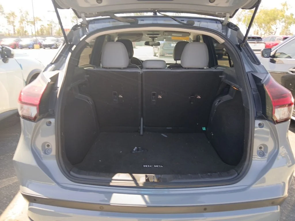 Certified Used 2023 Gray Nissan SR image 5