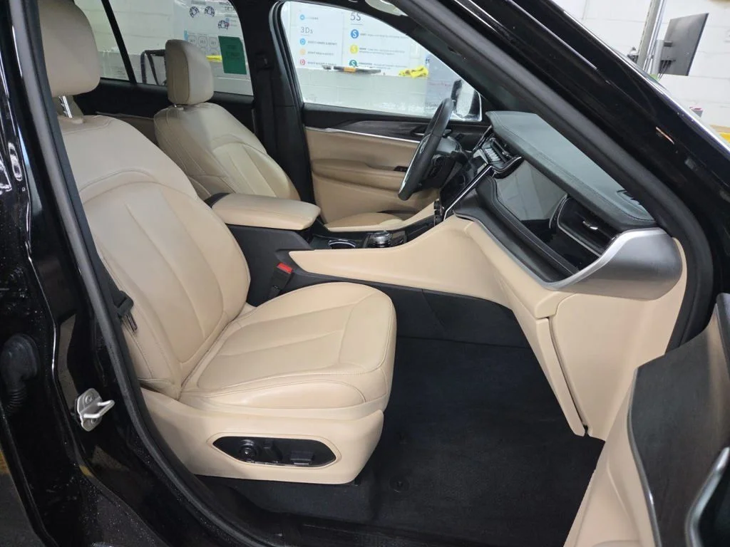 Used 2023 Black Jeep 4xe image 2