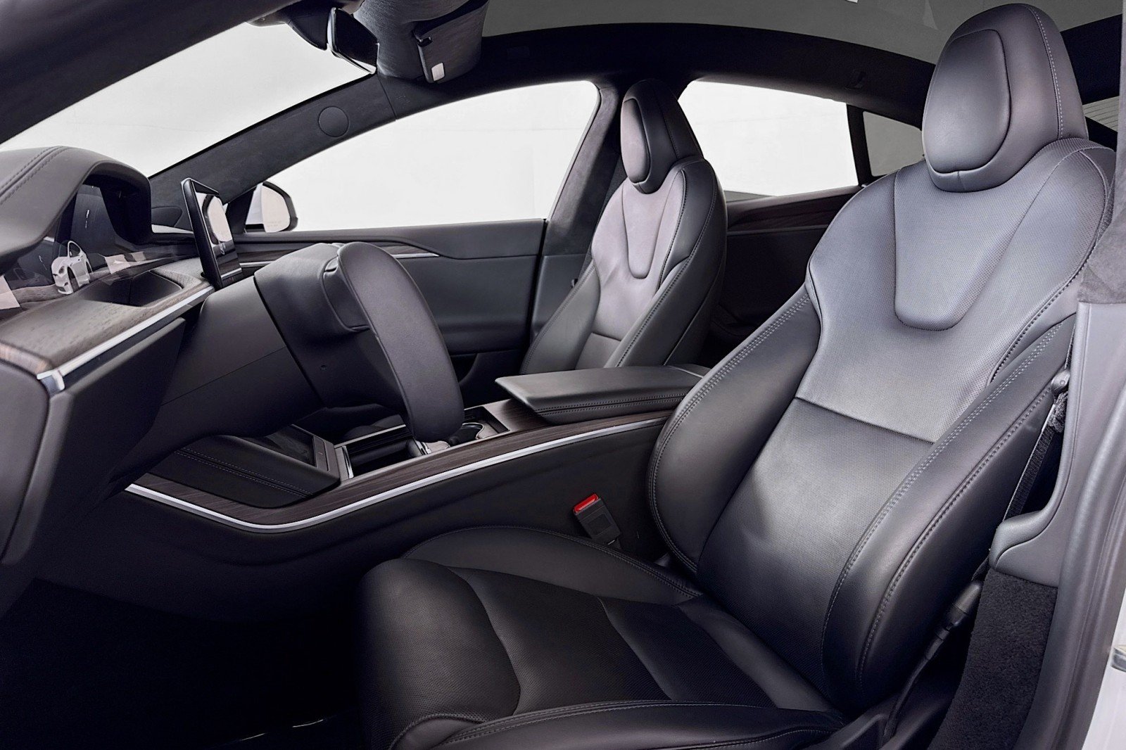 Used 2023 WHITE Tesla Standard Range image 16
