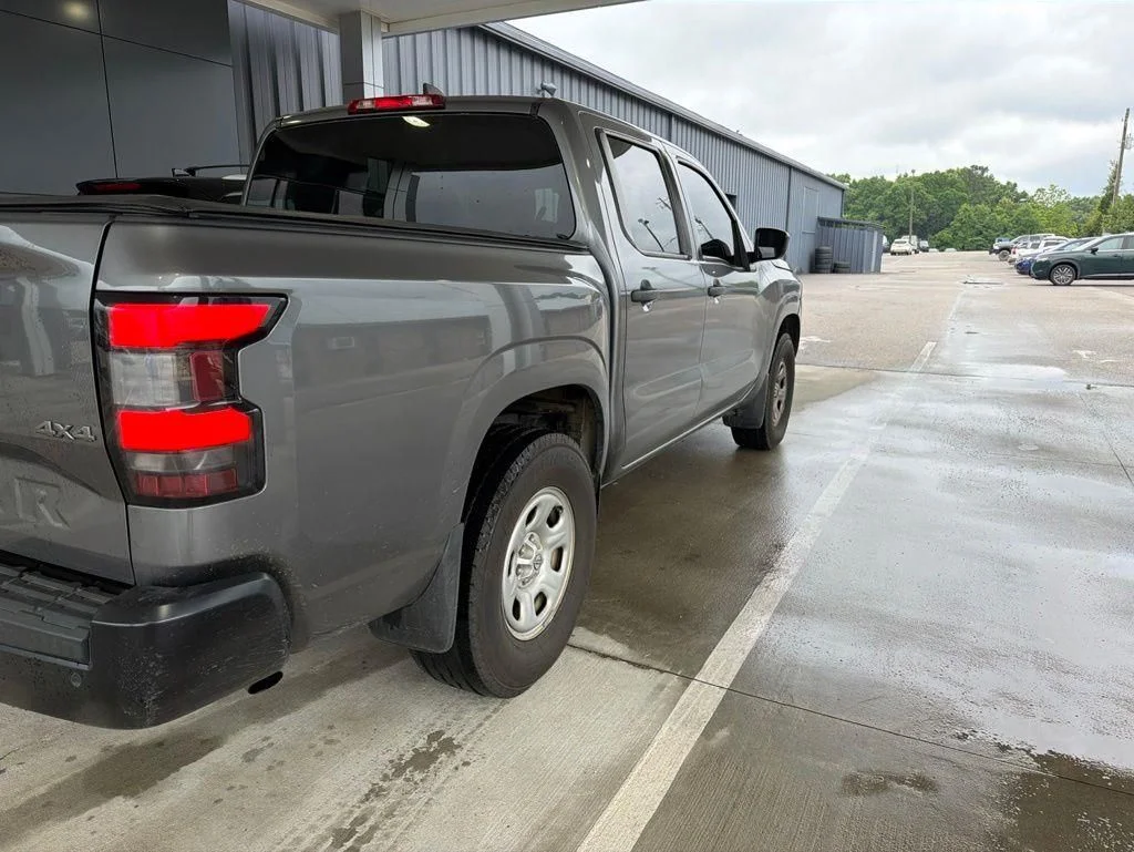 Used 2022 Gray Nissan S image 4