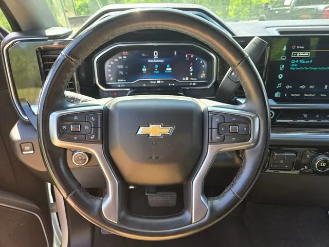 Used 2025 Summit White Chevrolet LT image 32