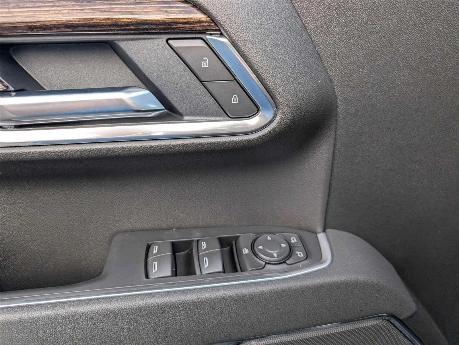 New 2026 Onyx Black GMC Elevation image 27