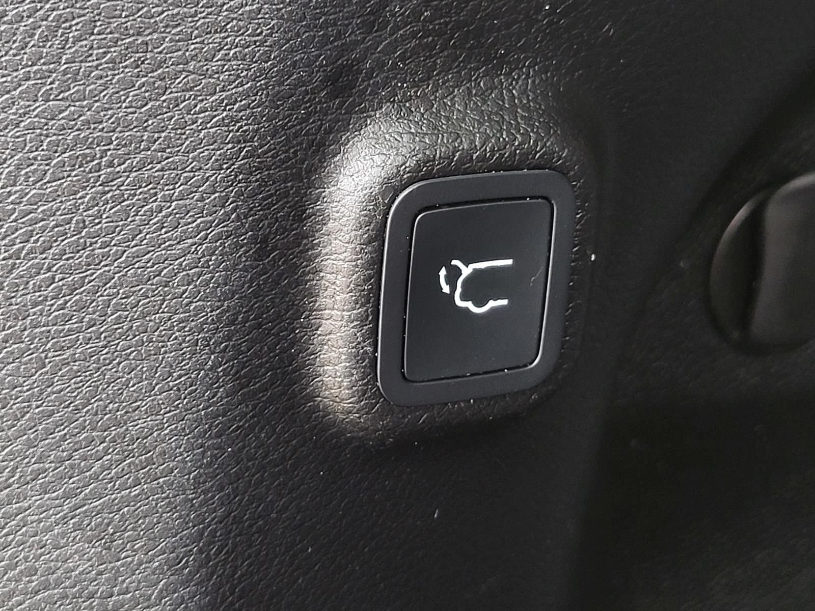 Used 2019 Bright White Clearcoat Jeep Limited image 11
