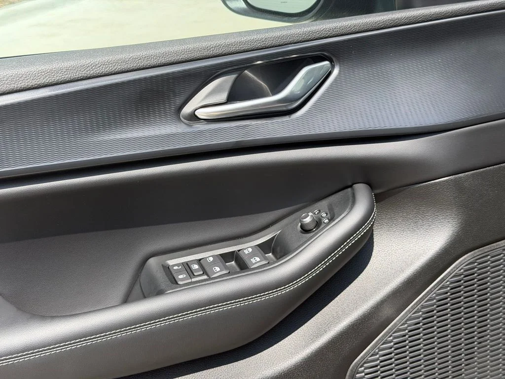 New 2026 Baltic Gray Metallic Clear-Coat Exterior Paint Jeep Laredo image 14