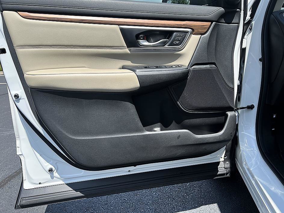 Used 2020 Platinum White Pearl Honda Touring image 9