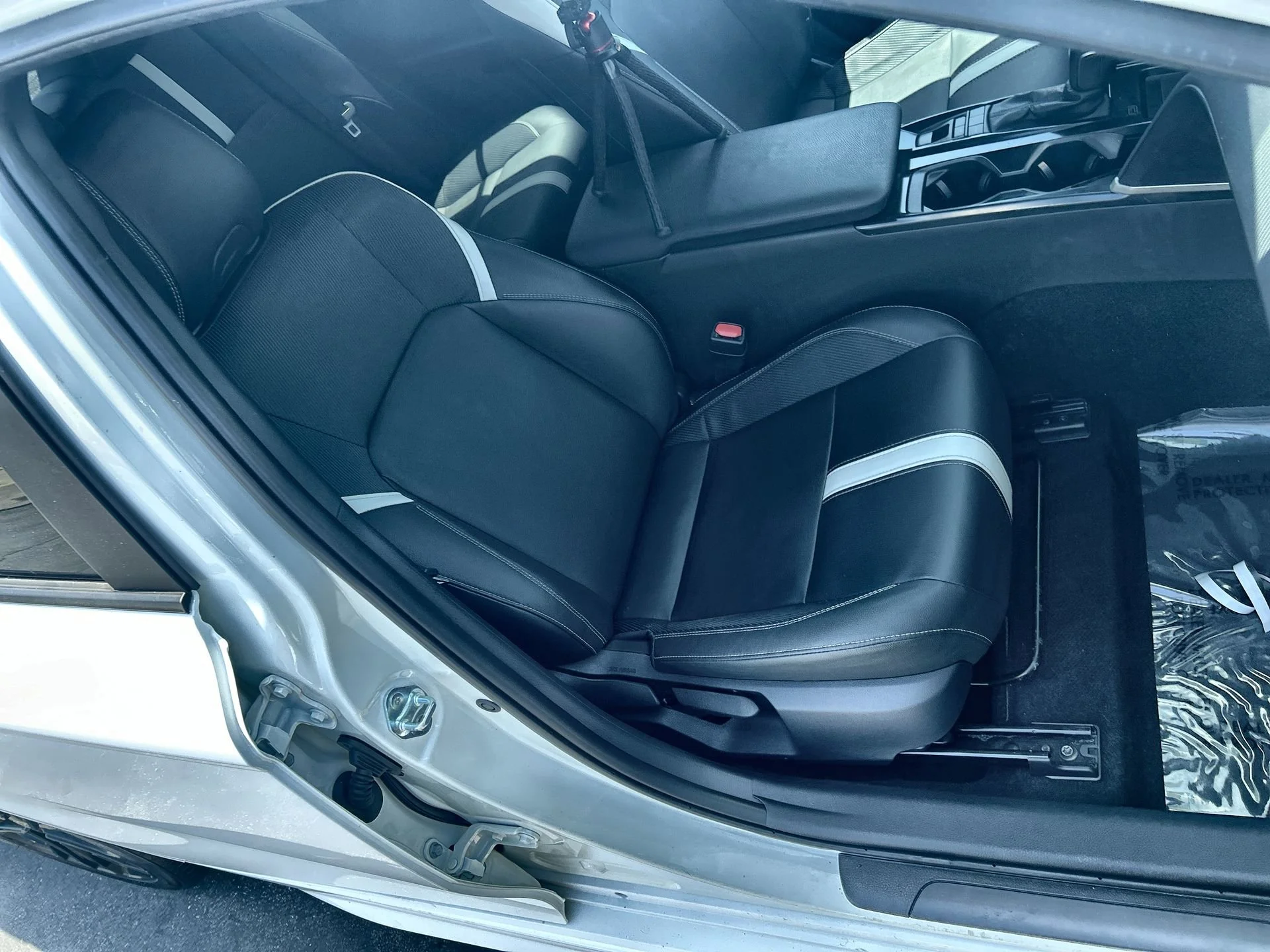 Used 2025 Ice Cap Toyota SE image 25