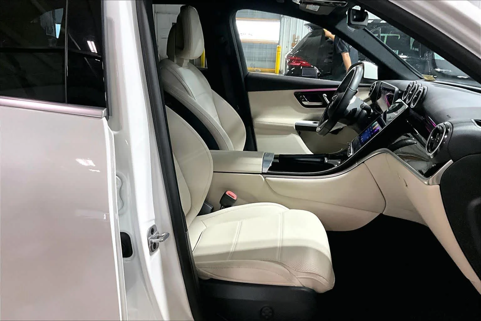 Certified Used 2025 Polar White Mercedes-Benz GLC 300 image 8