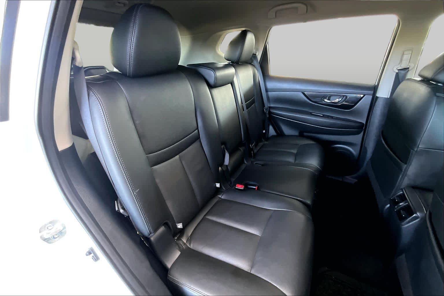 Used 2019 Pearl White Tricoat Nissan SL image 20