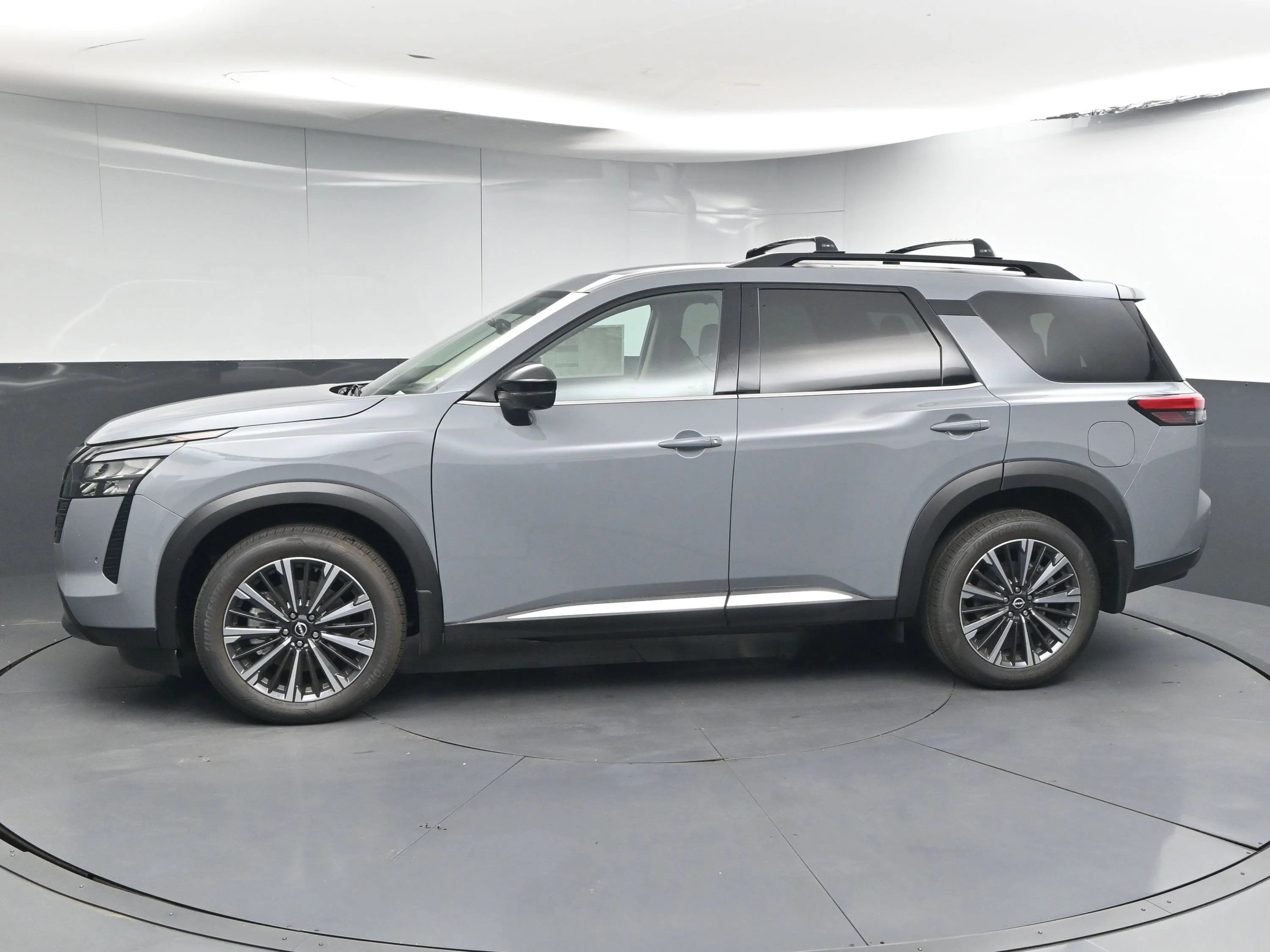 New 2026 Boulder Gray Pearl Nissan Platinum image 4