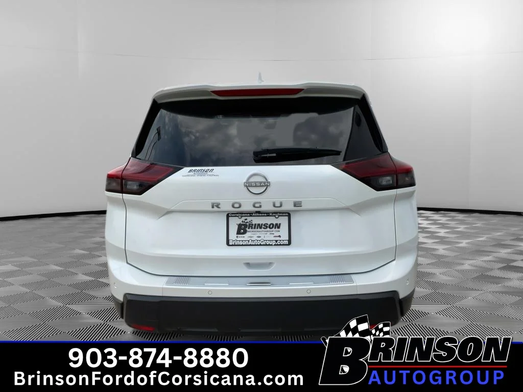 Used 2025 Everest White Pearl Nissan SV image 6
