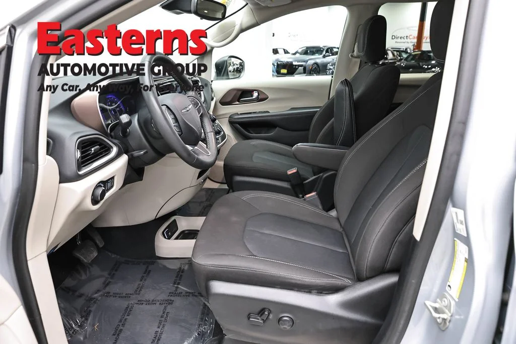 Used 2023 Silver Chrysler LX image 14