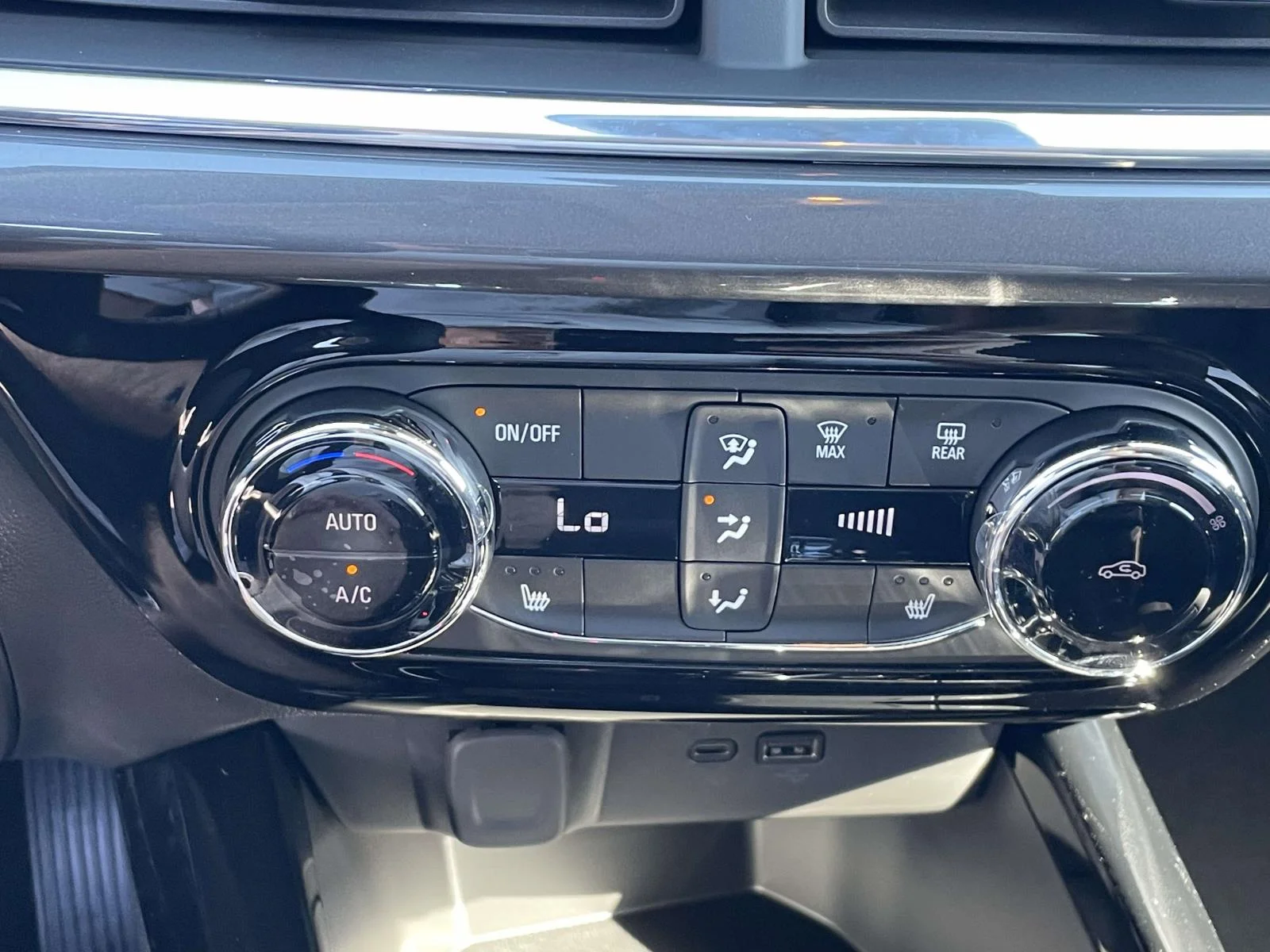 New 2026 Mosaic Black Metallic Chevrolet ACTIV image 22