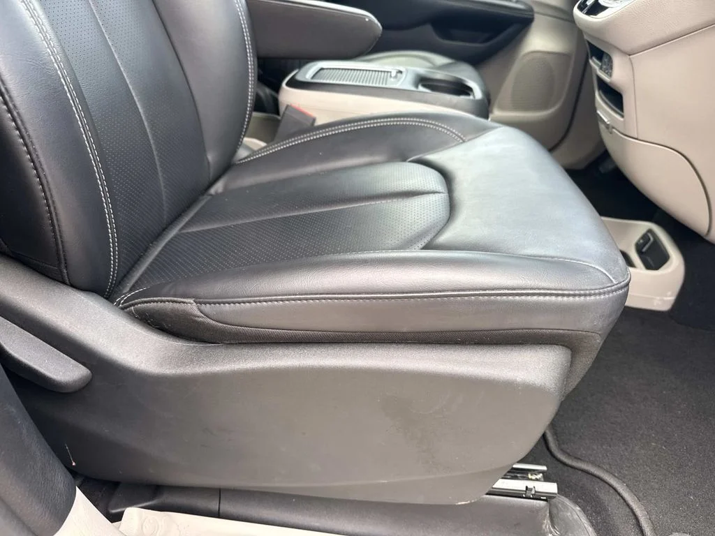 Used 2023 Silver Chrysler Touring L image 28