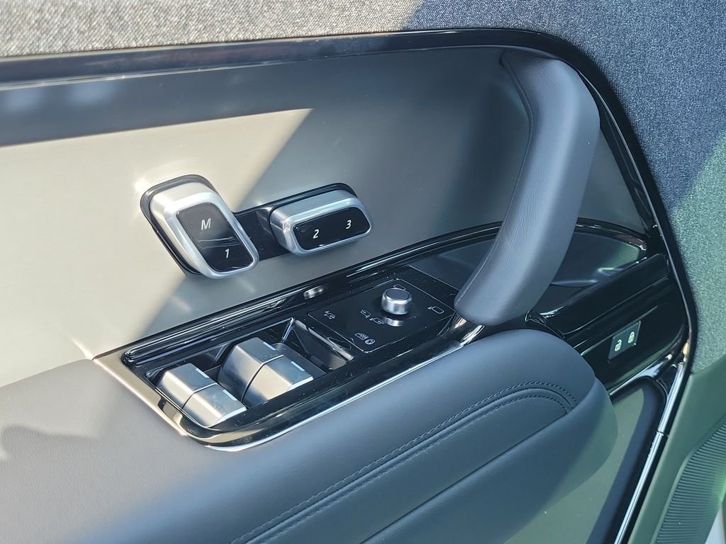 New 2026 Fuji White LAND ROVER Dynamic SE image 24