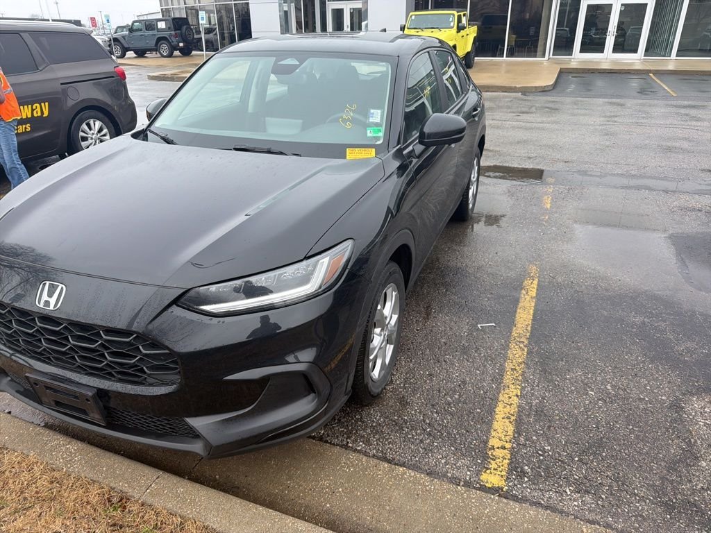 Used 2025 Honda HR-V LX with VIN 3CZRZ2H34SM776326 for sale in Kansas City