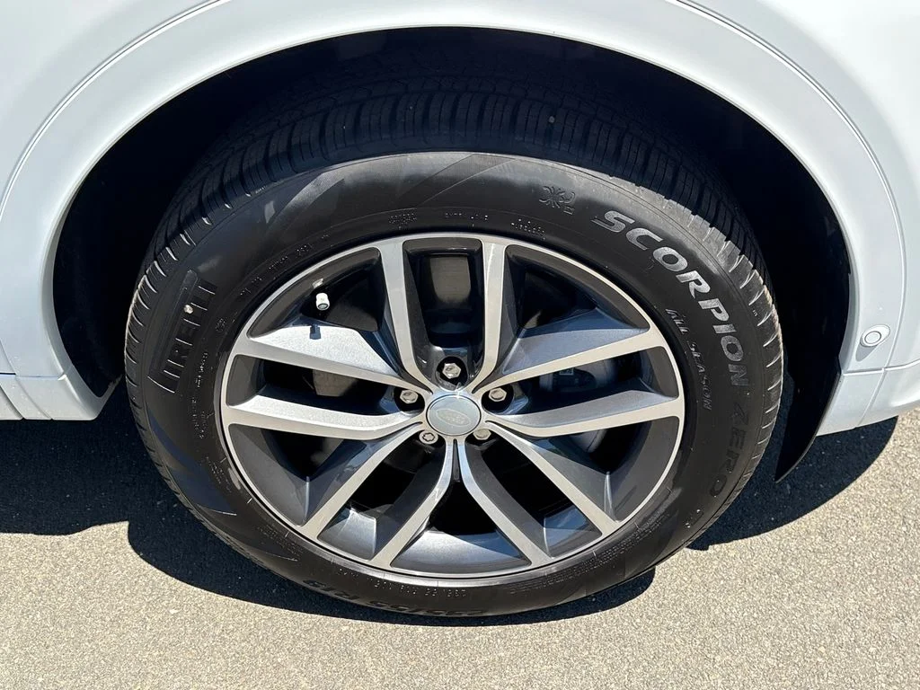 Certified Used 2025  Land Rover S image 7