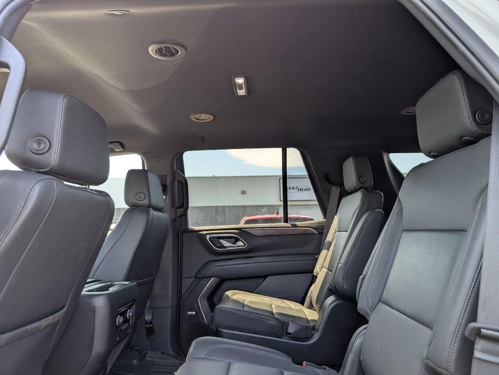 Used 2022 Summit White Chevrolet Z71 image 9