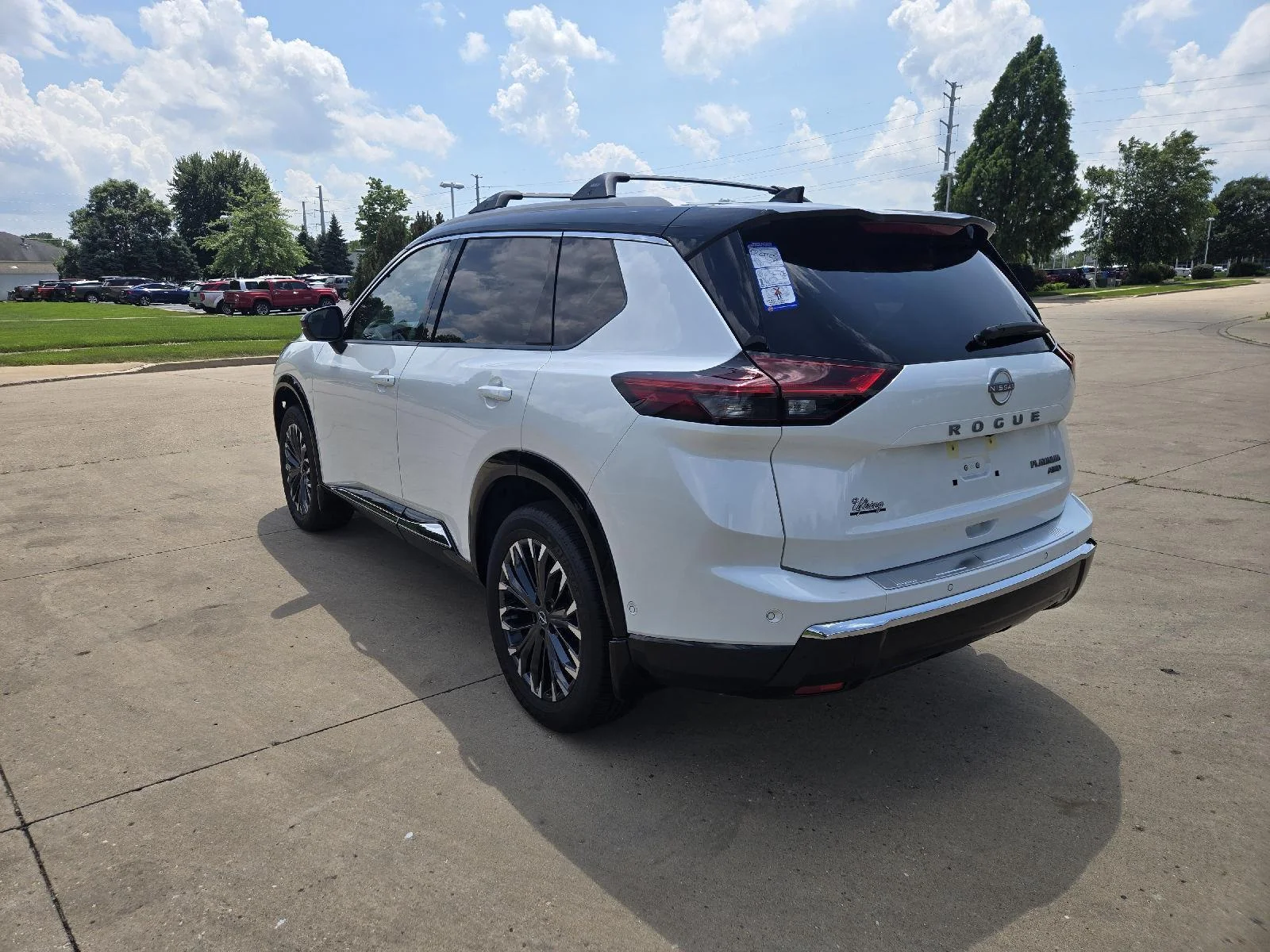 New 2026 Everest White Pearl/Super Black Nissan Platinum image 6