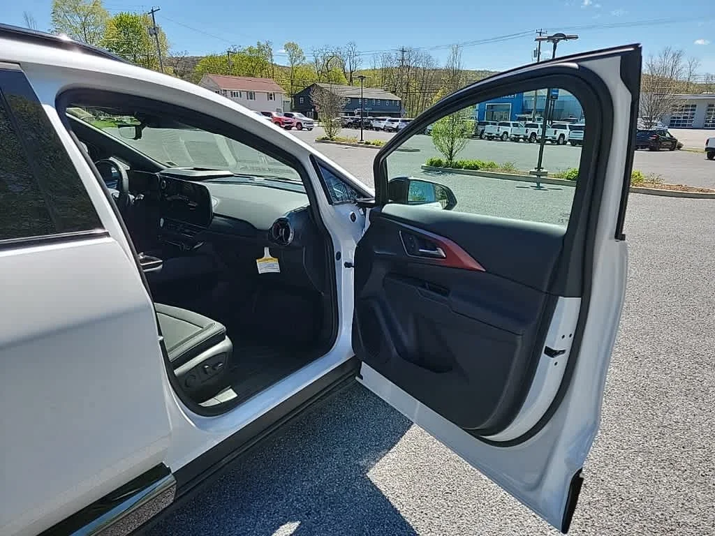 2025 Chevrolet Equinox EV RS - Photo 11