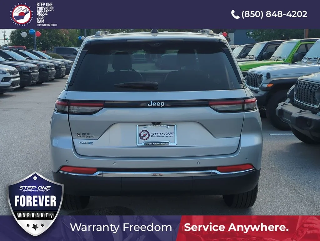 Used 2022 Silver Jeep 4xe image 5